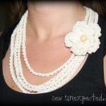Crochet flower necklace - c..