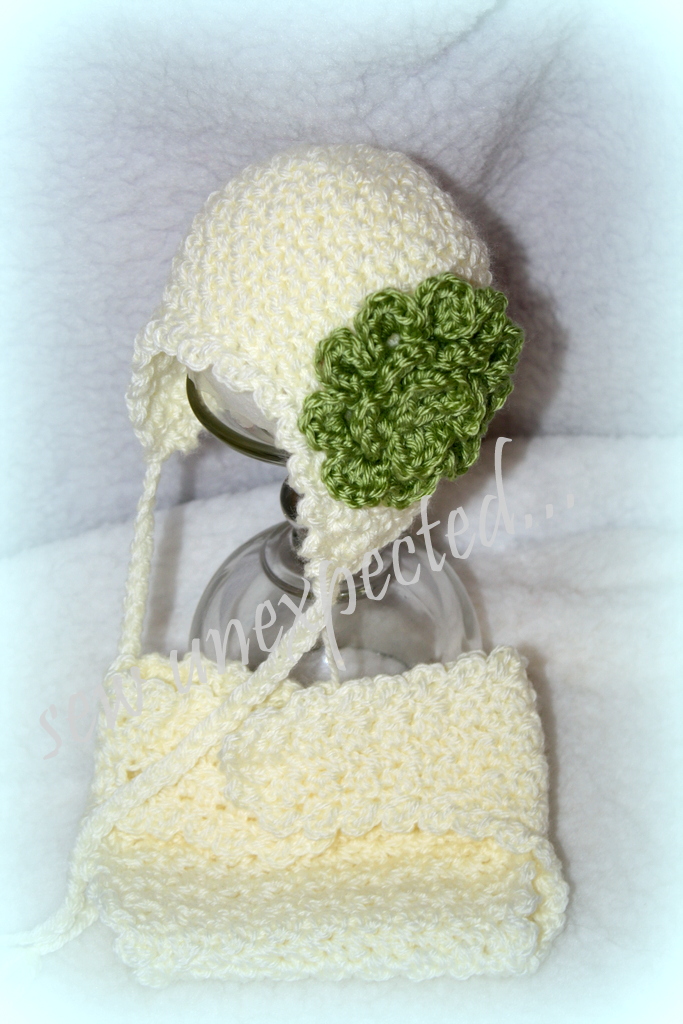 Scalloped newborn diaper cover and hat set
