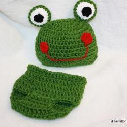 Froggie hat and diaper cover set