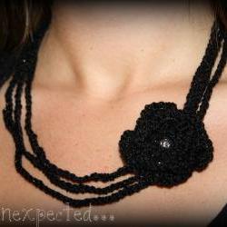 Crochet flower necklace - black