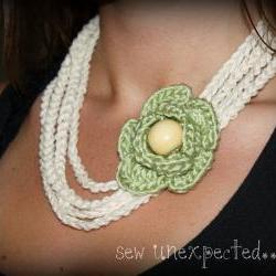 Crochet flower necklace 