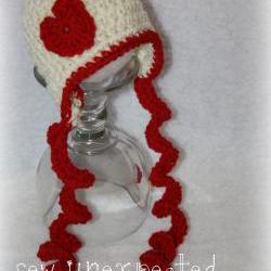 Valentine hat with curly ties